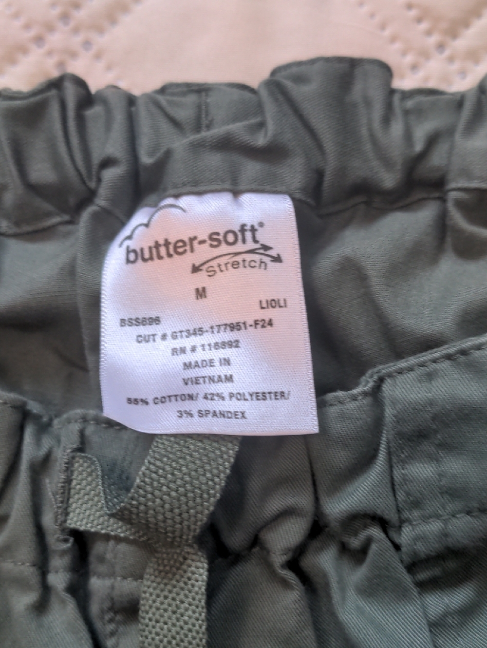 Unbranded Women's Olive Green Scrub Top and Pants Set - Picture 12 of 15